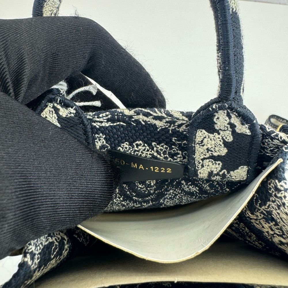 Christian Dior NWT Dior Reverse Toile de Jouy Embroidery Handbag White Navy blue - Picture 10 of 12